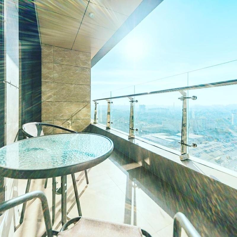 1 Room 60M2 Center Of Obolon Near River Side. With Terrace. 22 Floor Kiev Luaran gambar