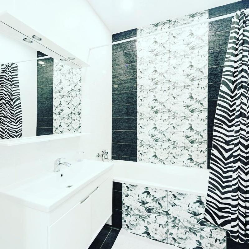 1 Room 60M2 Center Of Obolon Near River Side. With Terrace. 22 Floor Kiev Luaran gambar