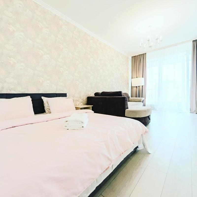 1 Room 60M2 Center Of Obolon Near River Side. With Terrace. 22 Floor Kiev Luaran gambar